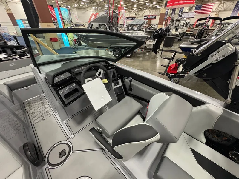 Slide: The Image of MasterCraft NXT20 2025 - 24