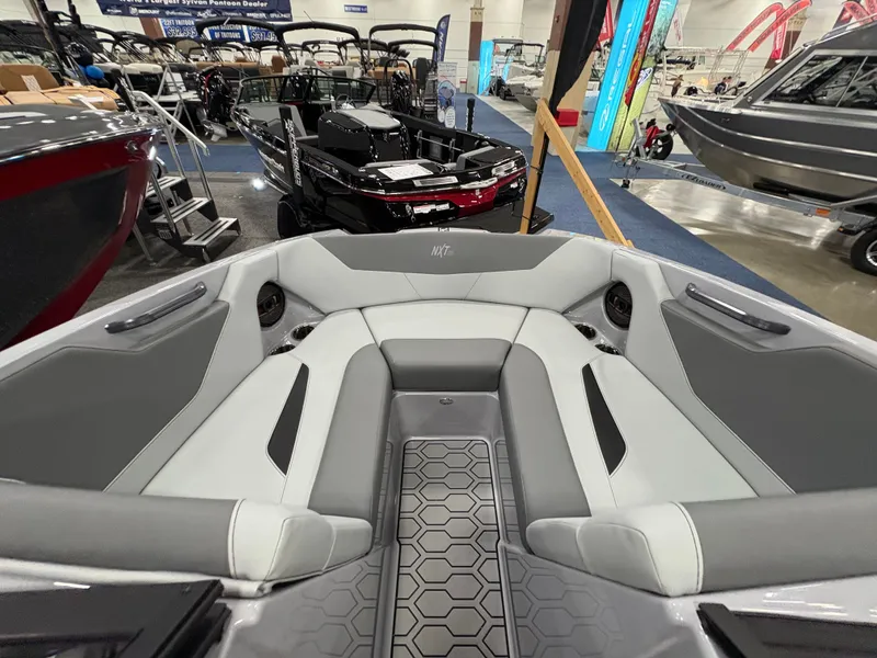 Slide: The Image of MasterCraft NXT20 2025 - 28