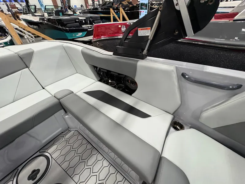 Slide: The Image of MasterCraft NXT20 2025 - 31