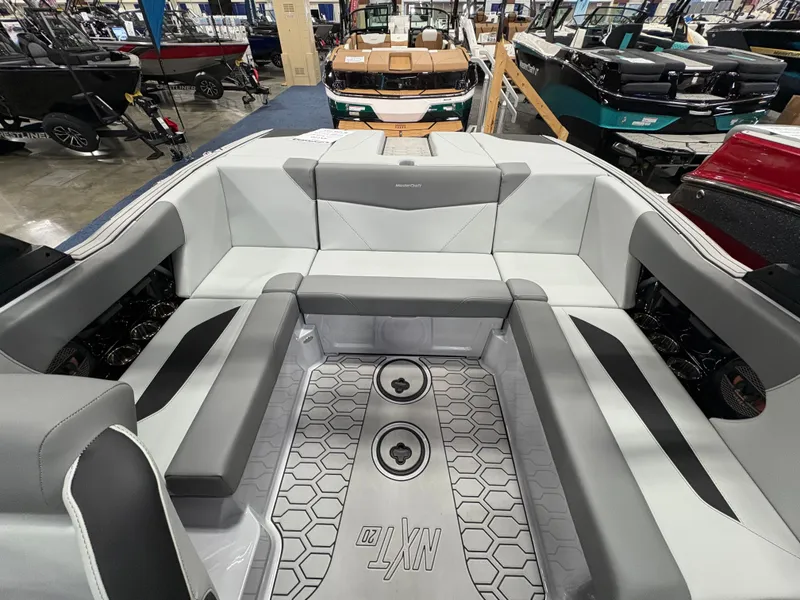 Slide: The Image of MasterCraft NXT20 2025 - 32
