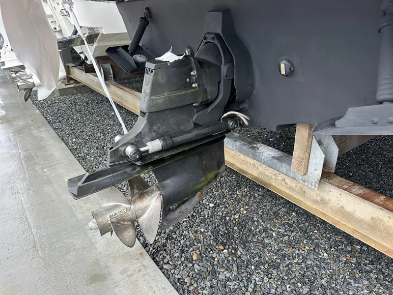 Slide: The Image of 2005 Sea Ray 260 Sundancer boat propeller and stern drive on display. - 4