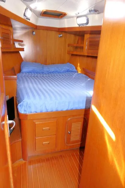 Slide: The Image of Tayana 460 Vancouver Pilothouse 2002 - 50