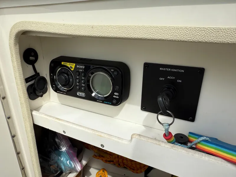 Slide: The Image of Sea Ray 240 Sundeck 2010 - 10