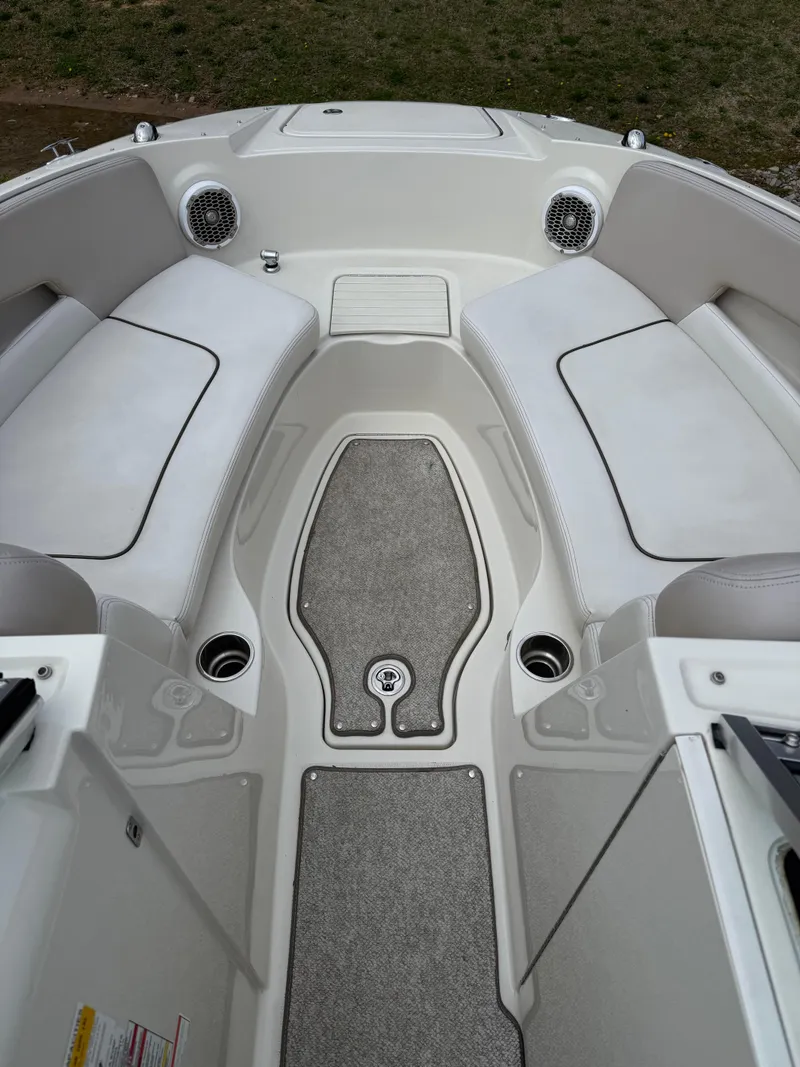 Slide: The Image of Sea Ray 240 Sundeck 2010 - 11