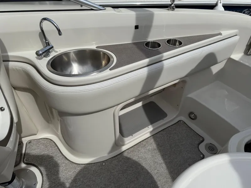 Slide: The Image of Sea Ray 240 Sundeck 2010 - 16
