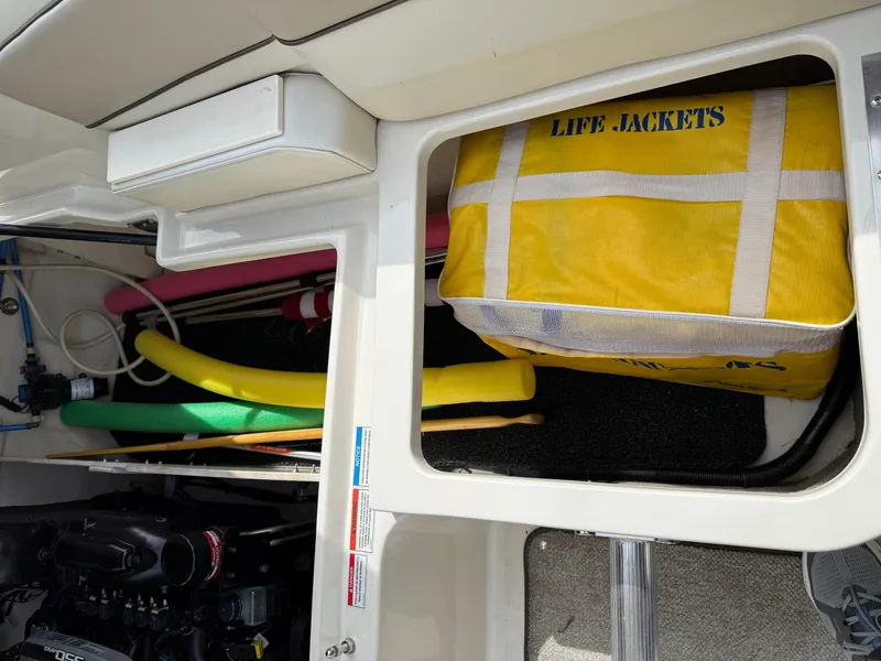 Slide: The Image of Sea Ray 240 Sundeck 2010 - 17