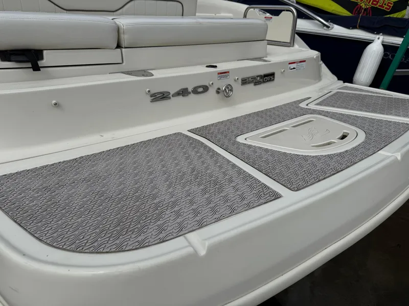 Slide: The Image of Sea Ray 240 Sundeck 2010 - 20