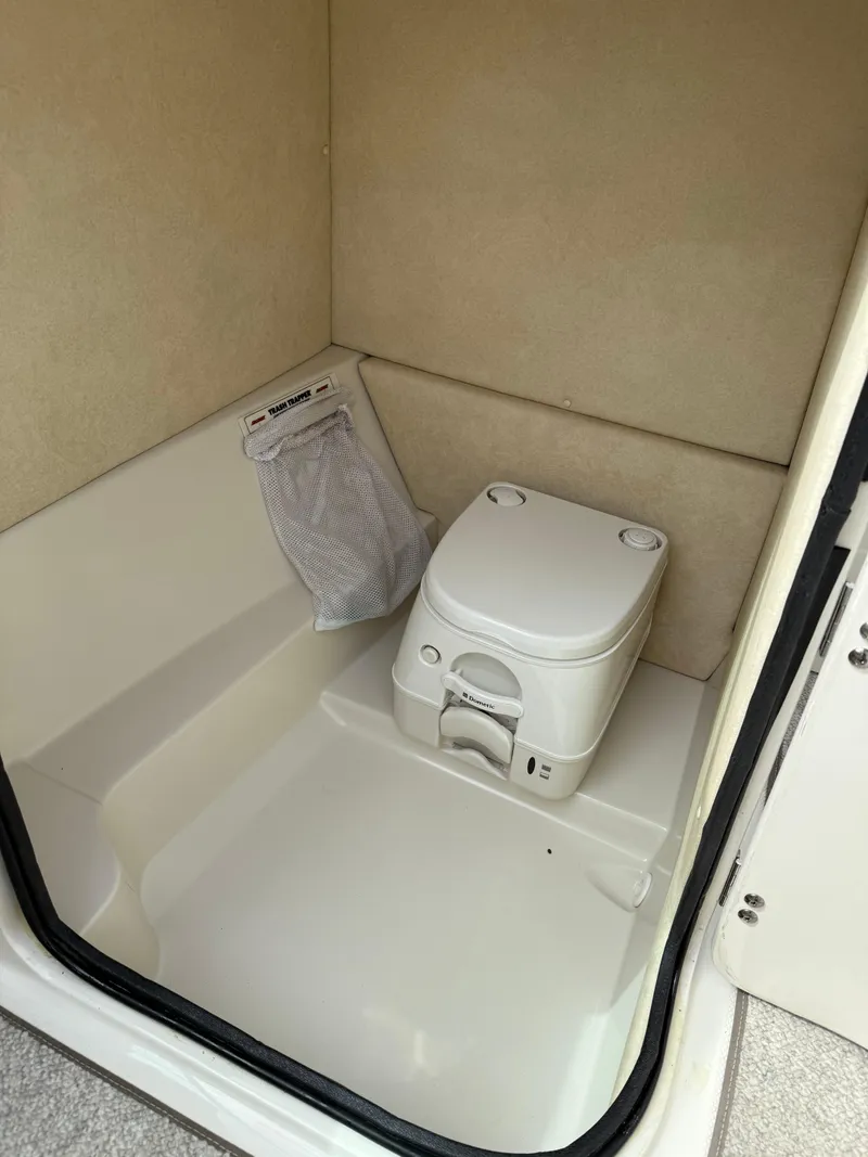 Slide: The Image of Sea Ray 240 Sundeck 2010 - 4