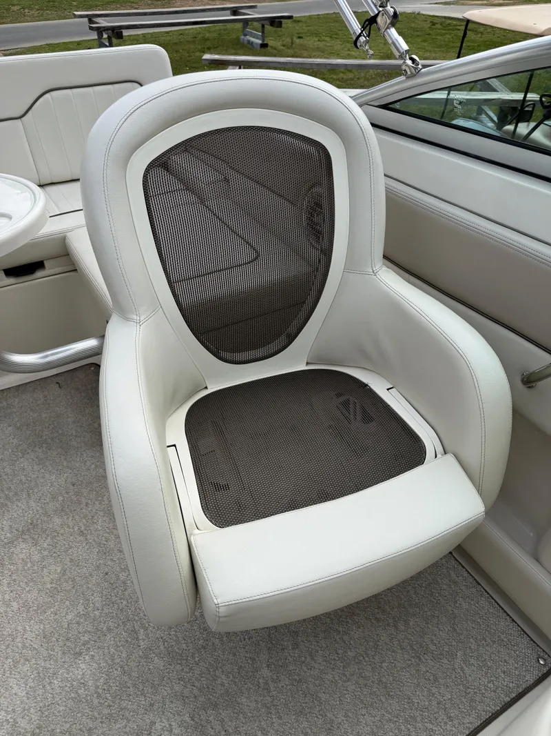 Slide: The Image of Sea Ray 240 Sundeck 2010 - 6