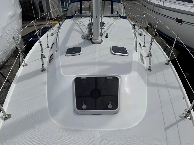 Slide: The Image of 1999 Catalina 36 Mk II sailboat deck with hatches and rigging. - 9