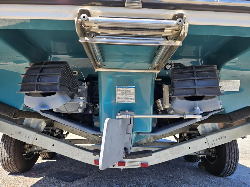 Slide: The Image of 2021 Yamaha Boats 210 FSH Deluxe jet propulsion system and trailer detail. - 10