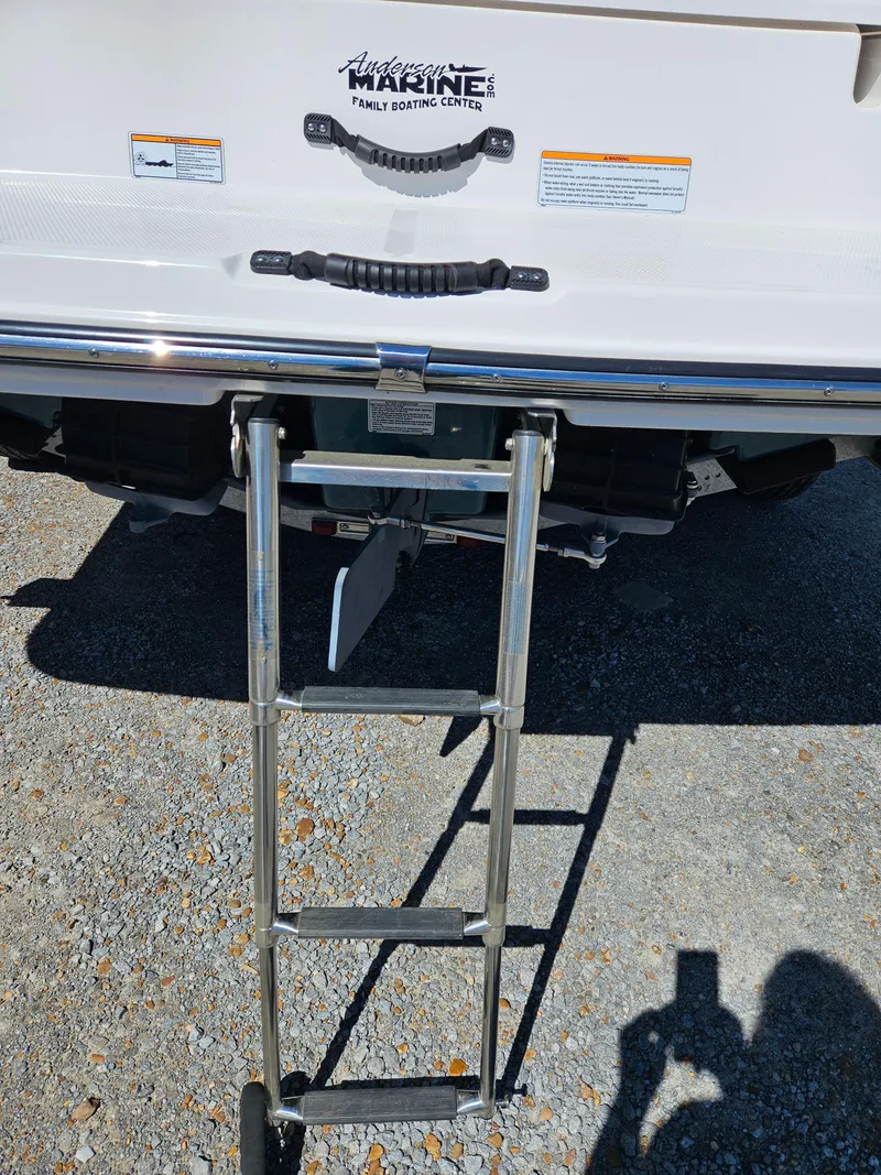 Slide: The Image of 2021 Yamaha Boats 210 FSH Deluxe with a foldable ladder and grip handles. - 11