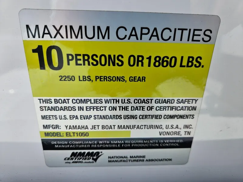 Slide: The Image of Yamaha Boats 2021 210 FSH Deluxe capacity label: 10 persons or 1860 lbs, 2250 lbs total. - 28