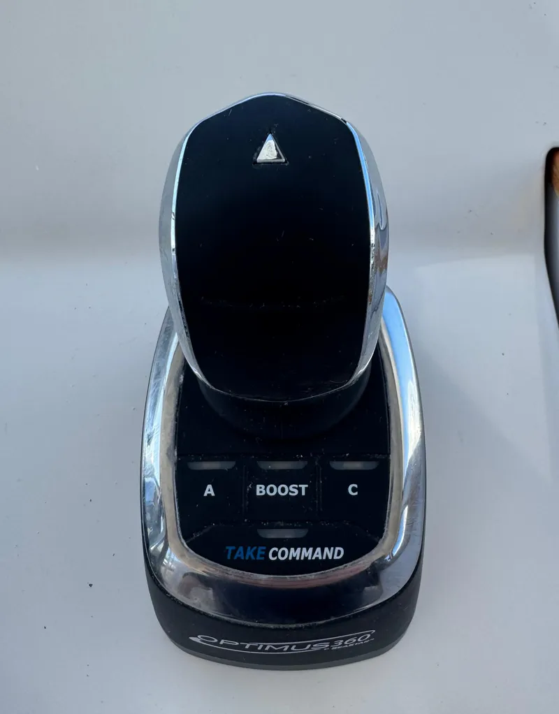 Slide: The Image of Throttle control lever for Cape Powercat 3500 PH, 2020 model, with boost and command features. - 29