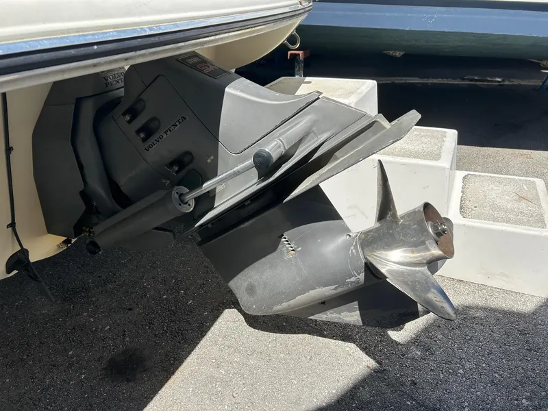 Slide: The Image of 2003 Stingray 240 LR boat propeller and outdrive on a sunny day. - 29