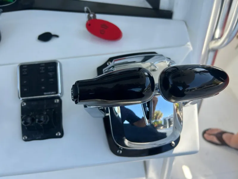 Slide: The Image of Close-up of 2002 Venture 34 Center Console throttle controls with red key fob. - 21