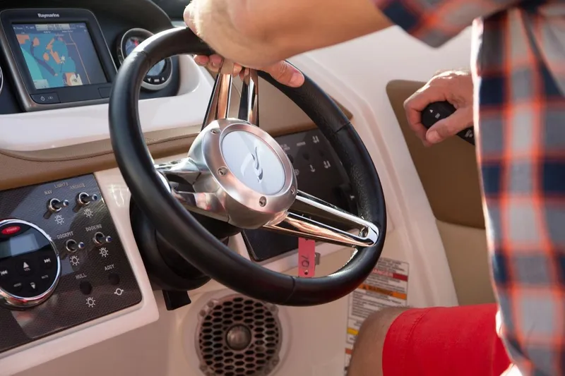 Slide: The Image of Sea Ray 270 Sundeck Outboard 2016 - 14