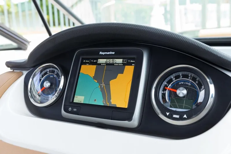 Slide: The Image of Sea Ray 270 Sundeck Outboard 2016 - 16