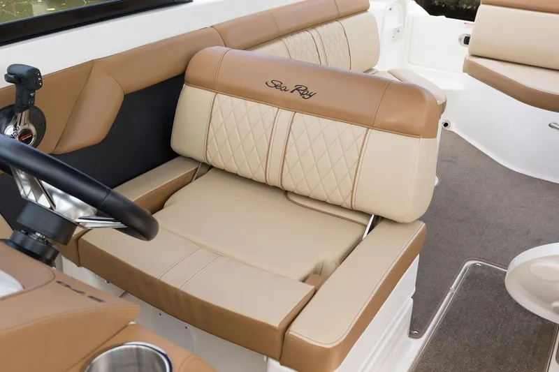 Slide: The Image of Sea Ray 270 Sundeck Outboard 2016 - 18