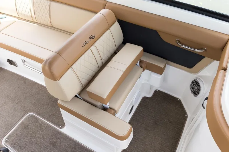 Slide: The Image of Sea Ray 270 Sundeck Outboard 2016 - 21