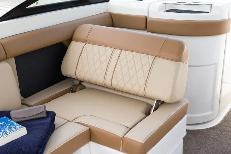 Slide: The Image of Sea Ray 270 Sundeck Outboard 2016 - 23