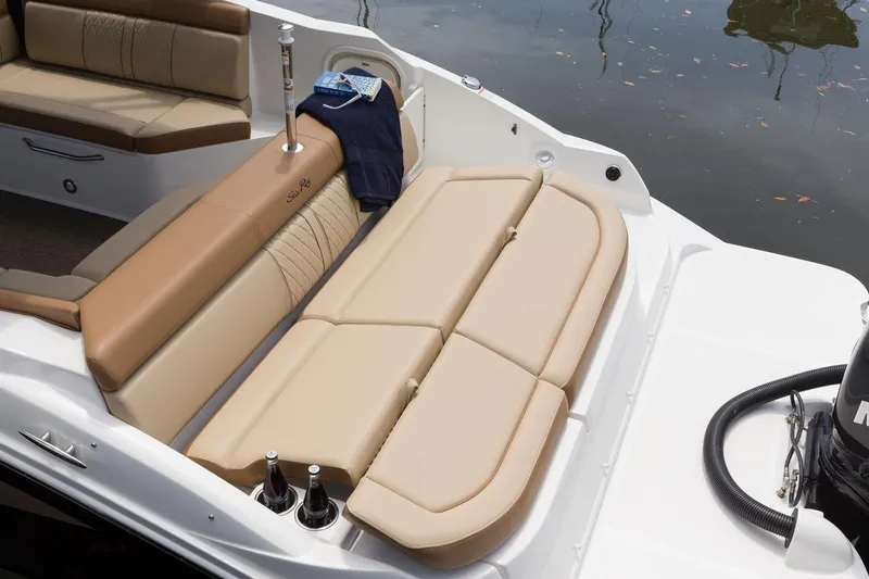 Slide: The Image of Sea Ray 270 Sundeck Outboard 2016 - 25
