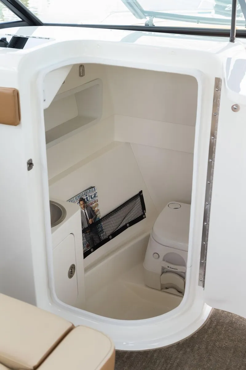 Slide: The Image of Sea Ray 270 Sundeck Outboard 2016 - 27