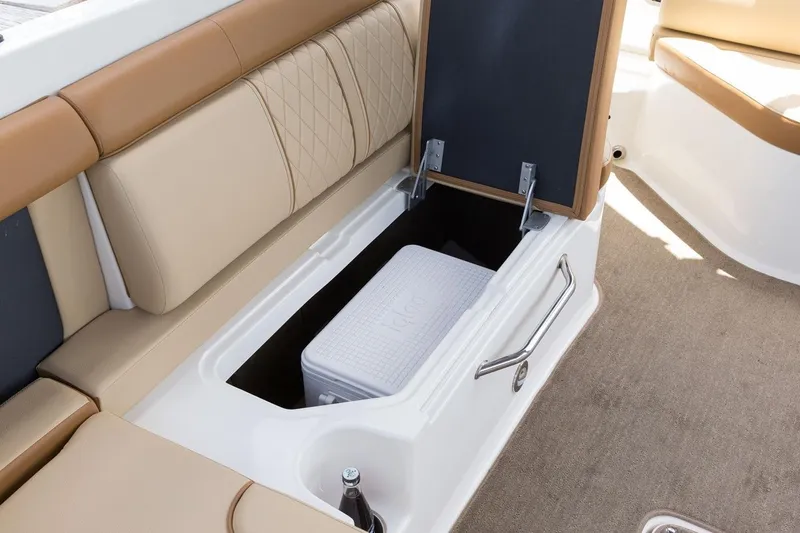 Slide: The Image of Sea Ray 270 Sundeck Outboard 2016 - 28