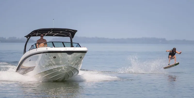 Slide: The Image of Sea Ray 270 Sundeck Outboard 2016 - 6