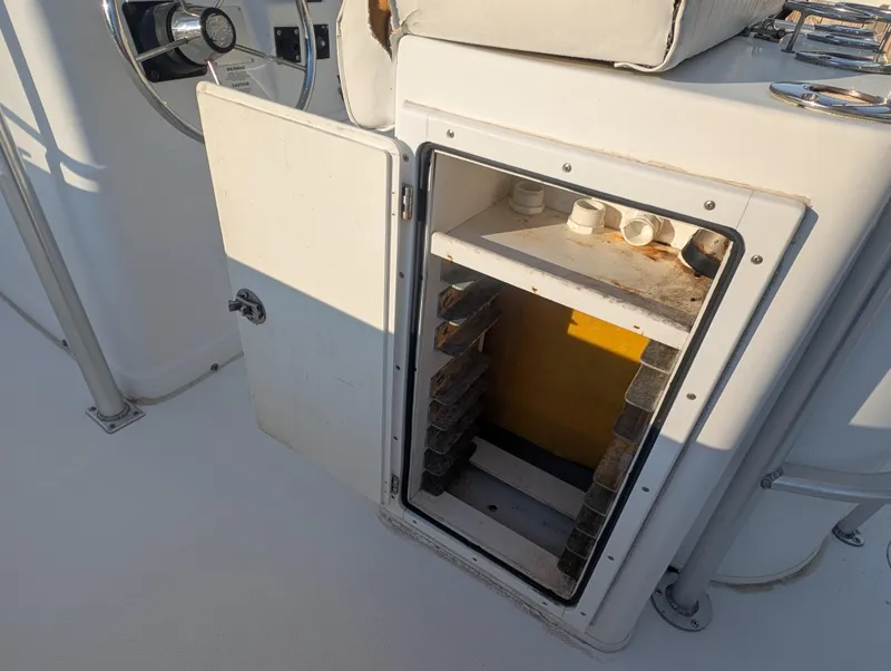 Slide: The Image of Open storage compartment on 2003 Pro-Line 22 Sport boat deck. - 20