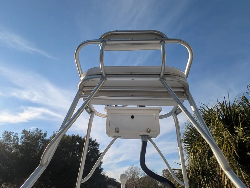 Slide: The Image of 2003 Pro-Line 22 Sport boat tower against a clear blue sky. - 25