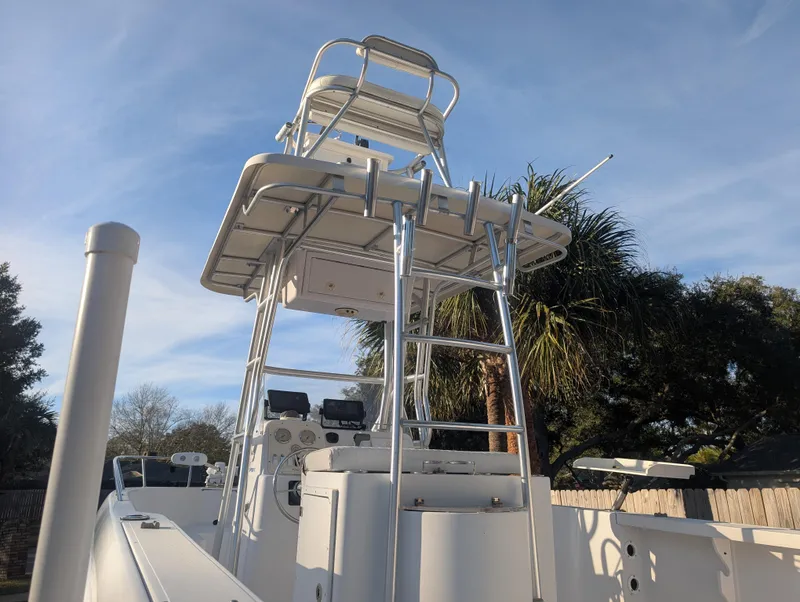 Slide: The Image of 2003 Pro-Line 22 Sport boat with elevated tower and controls, set against a clear sky. - 5