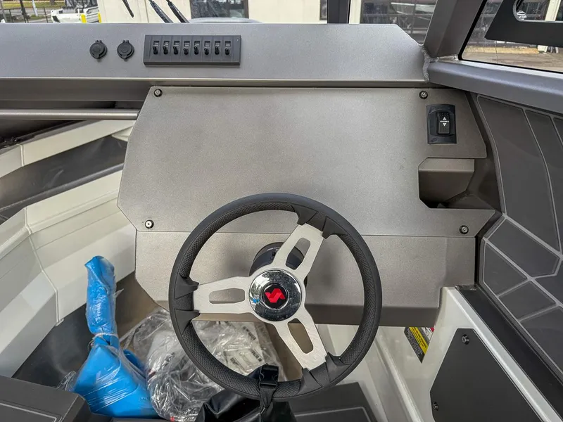 Slide: The Image of Stabi-Craft 1850 SuperCab 2025 - 10