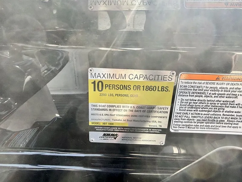 Slide: The Image of 2017 Yamaha Boats 212 Limited S capacity label, maximum 10 persons or 1860 lbs. - 8