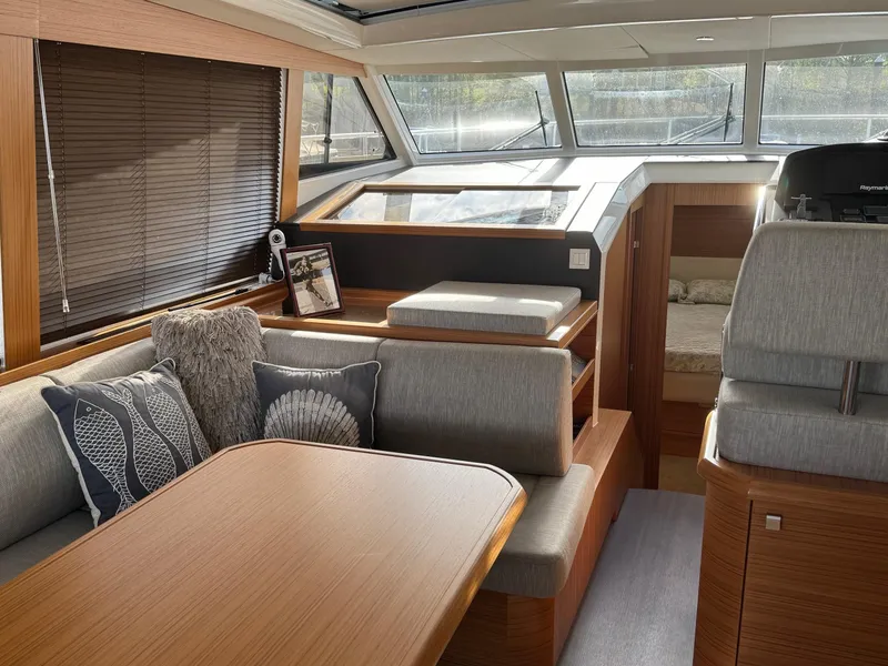 Slide: The Image of Greenline 40 Hybrid 2022 - 100