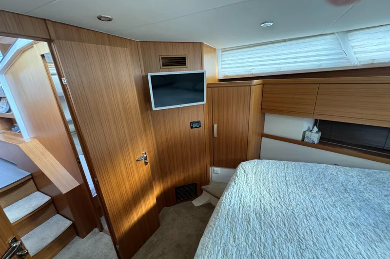 Slide: The Image of Greenline 40 Hybrid 2022 - 104