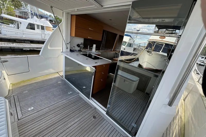 Slide: The Image of Greenline 40 Hybrid 2022 - 108