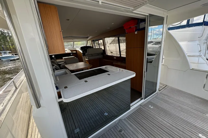 Slide: The Image of Greenline 40 Hybrid 2022 - 109