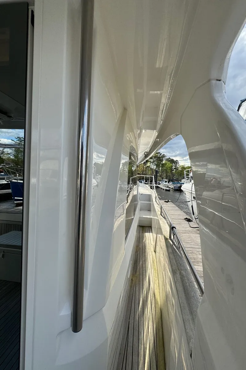 Slide: The Image of Greenline 40 Hybrid 2022 - 110