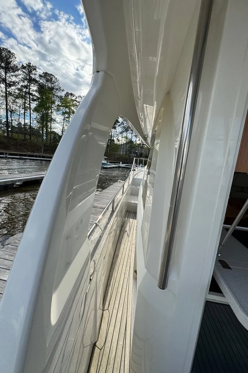 Slide: The Image of Greenline 40 Hybrid 2022 - 111