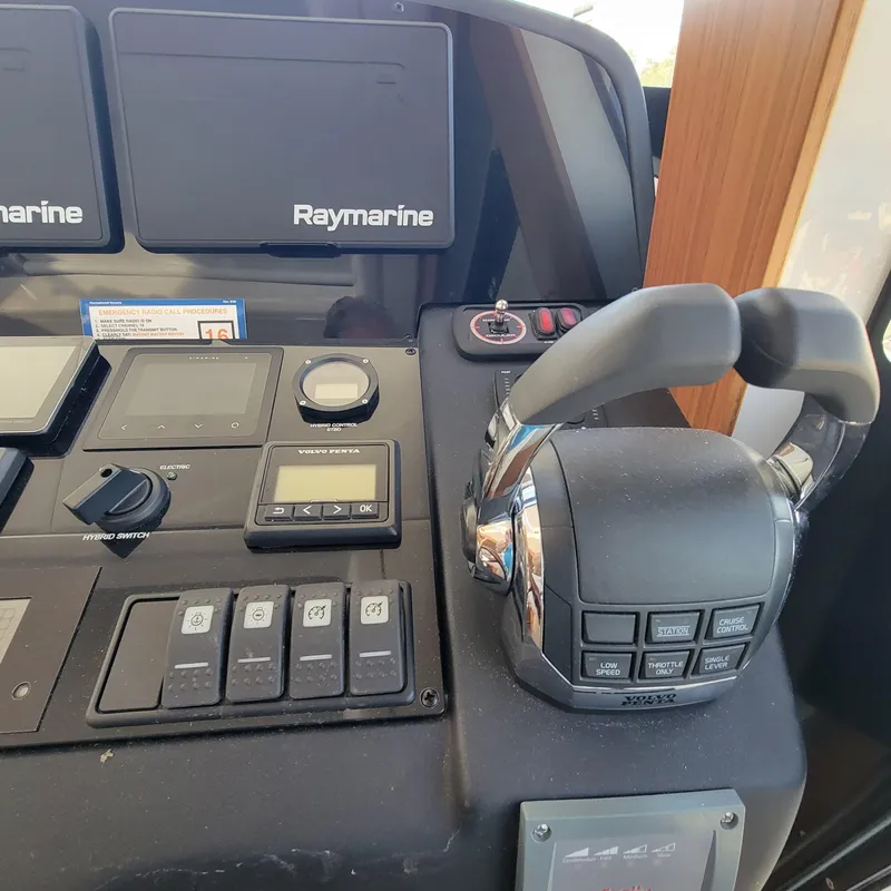 Slide: The Image of Greenline 40 Hybrid 2022 - 50