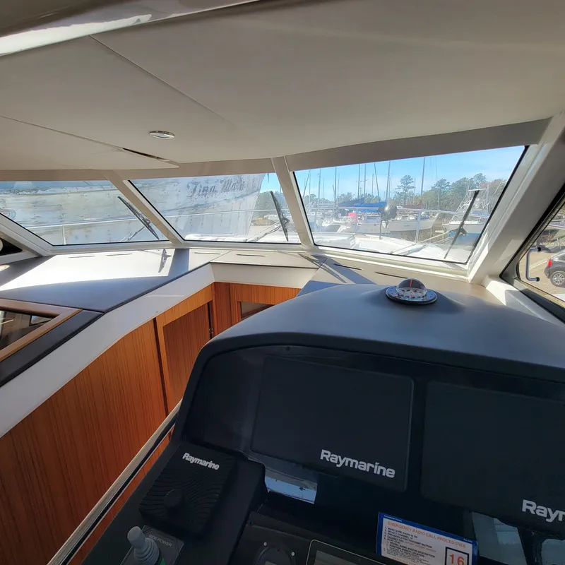 Slide: The Image of Greenline 40 Hybrid 2022 - 53