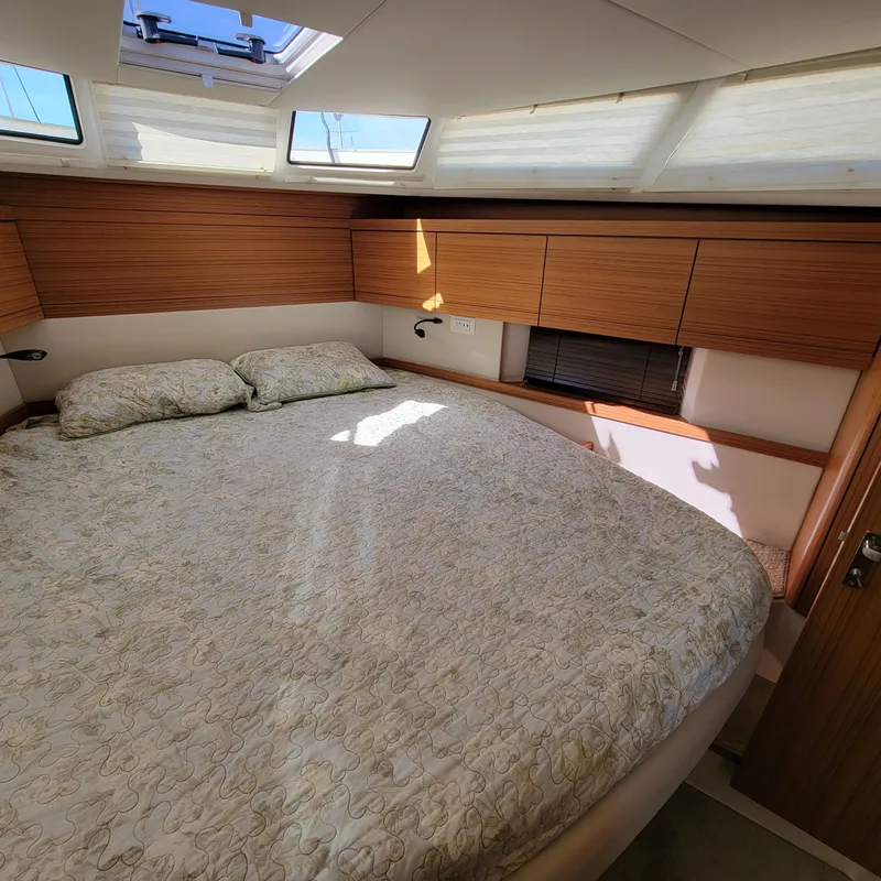 Slide: The Image of Greenline 40 Hybrid 2022 - 55