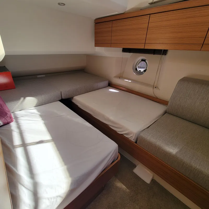 Slide: The Image of Greenline 40 Hybrid 2022 - 56