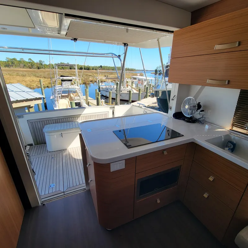 Slide: The Image of Greenline 40 Hybrid 2022 - 59