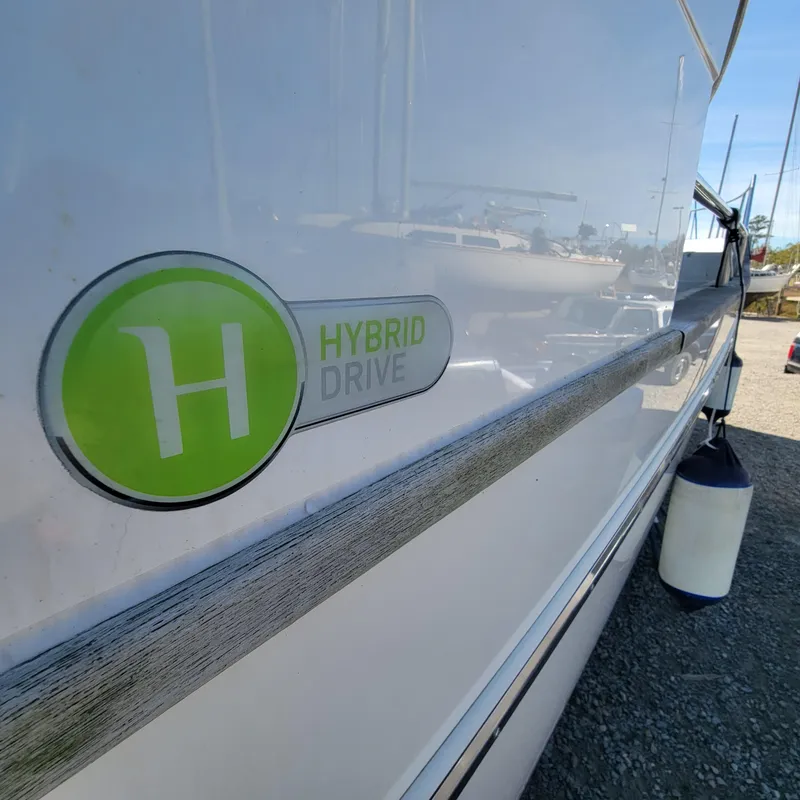 Slide: The Image of Greenline 40 Hybrid 2022 - 66