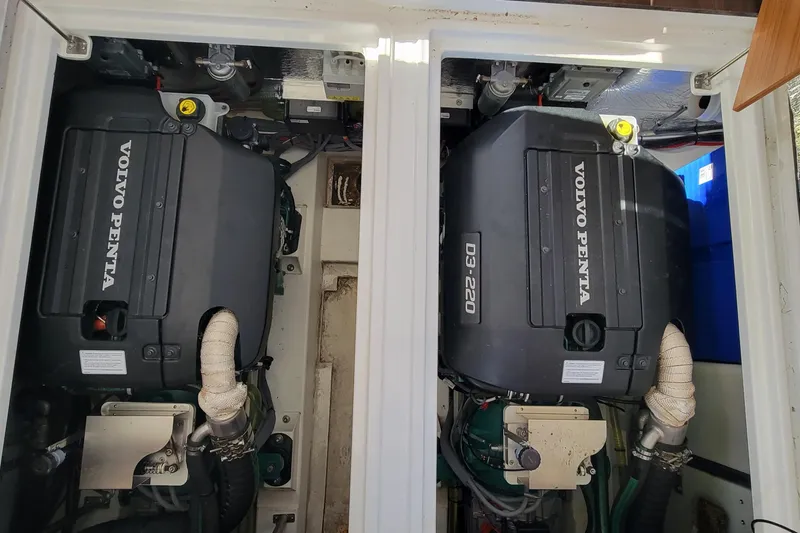 Slide: The Image of Greenline 40 Hybrid 2022 - 69