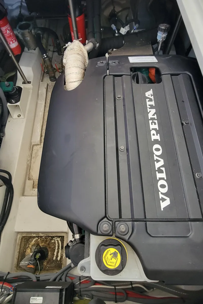 Slide: The Image of Greenline 40 Hybrid 2022 - 71