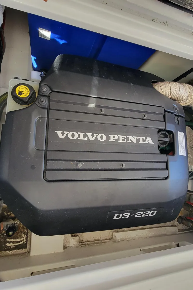 Slide: The Image of Greenline 40 Hybrid 2022 - 72