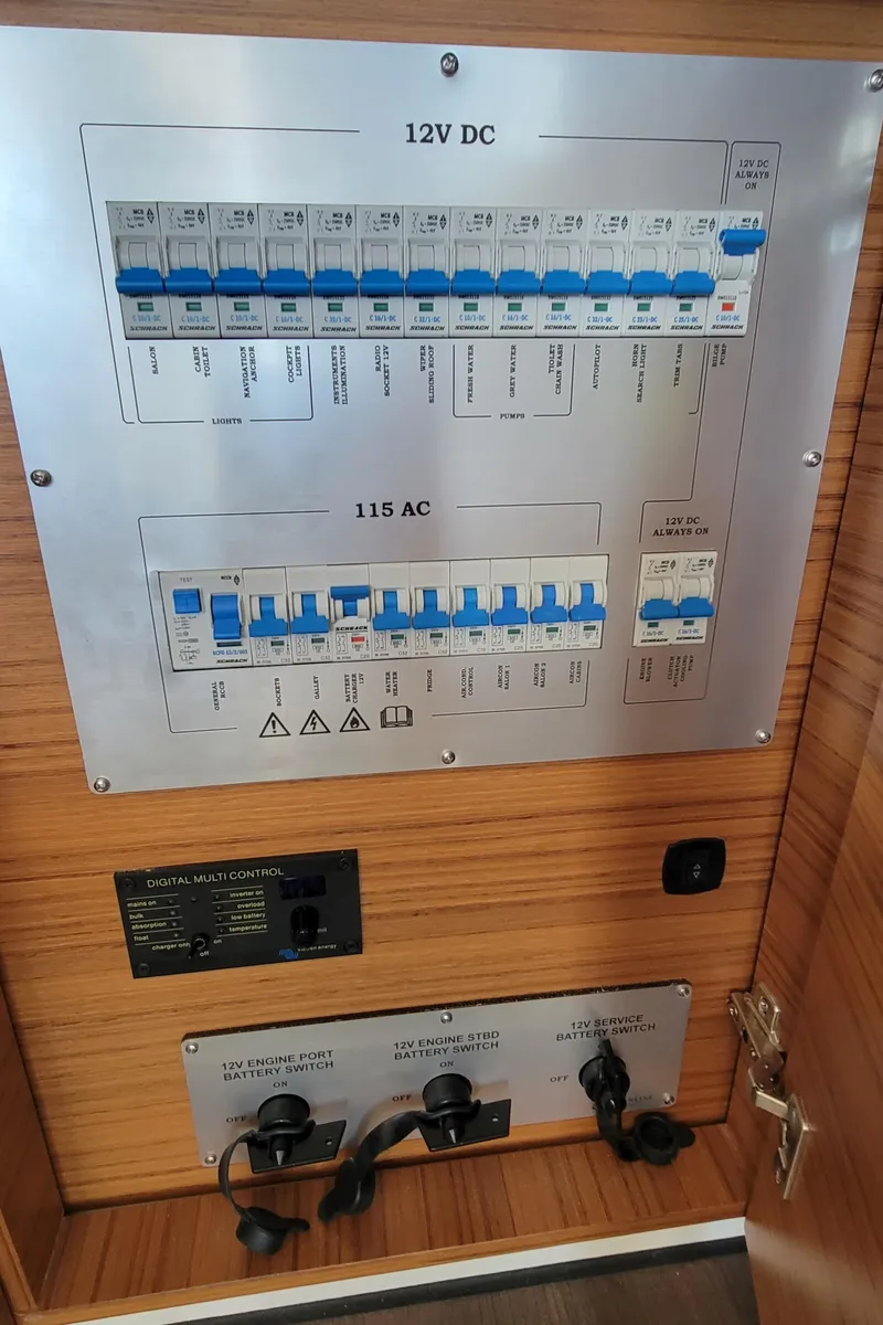Slide: The Image of Greenline 40 Hybrid 2022 - 73